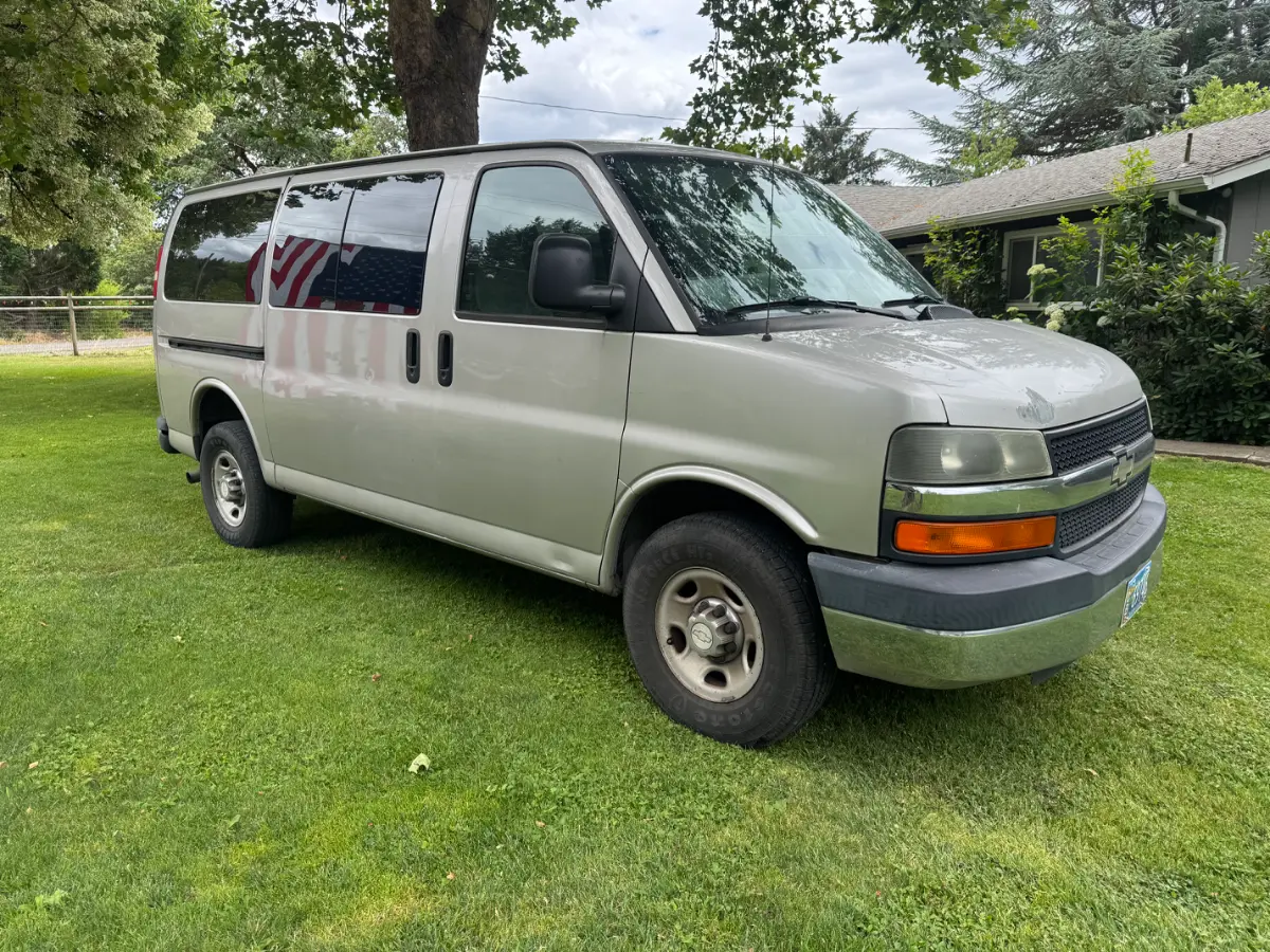 2007 CHEVROLET Express photo 2