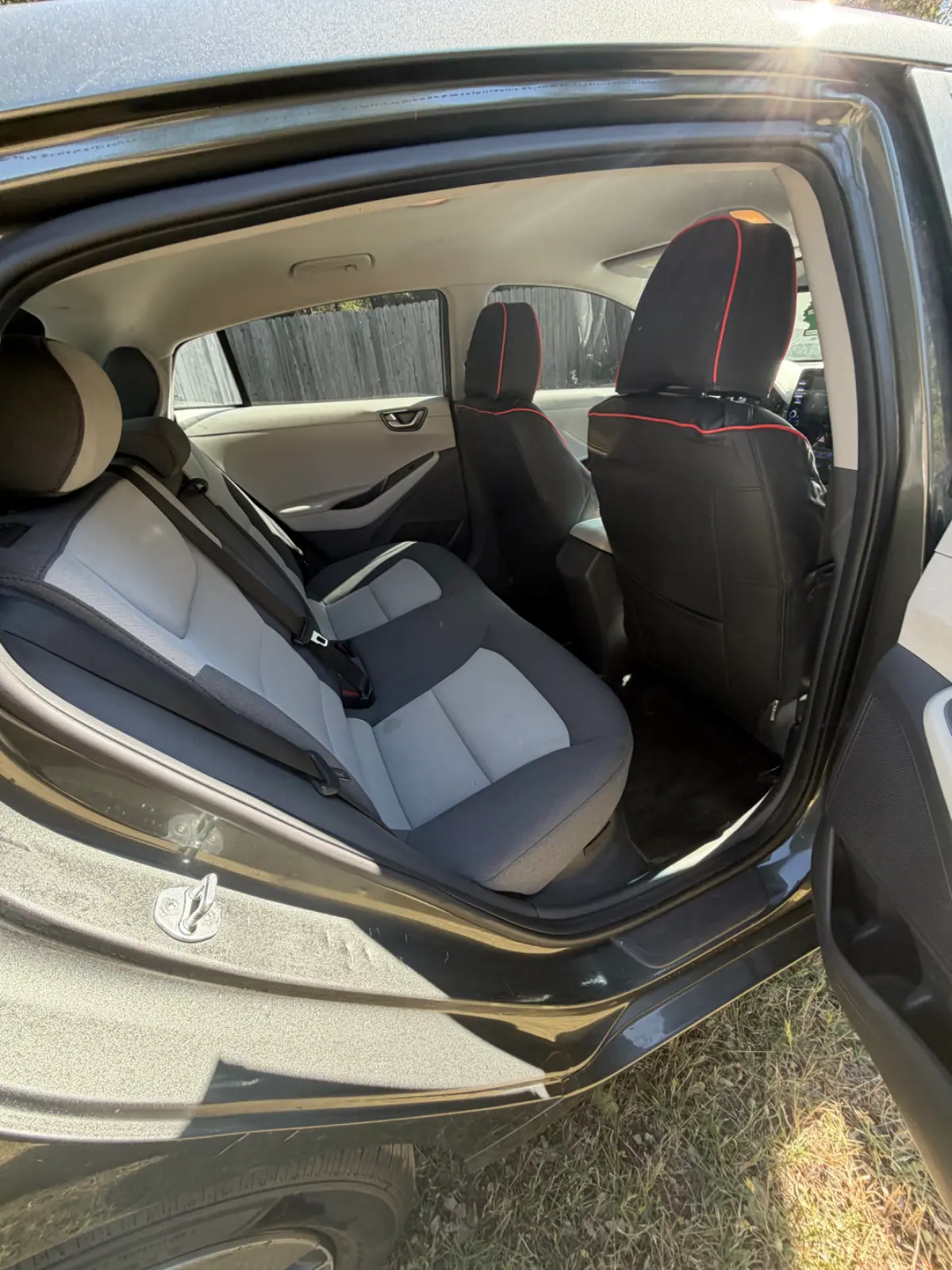 2020 Hyundia Ioniq photo 6