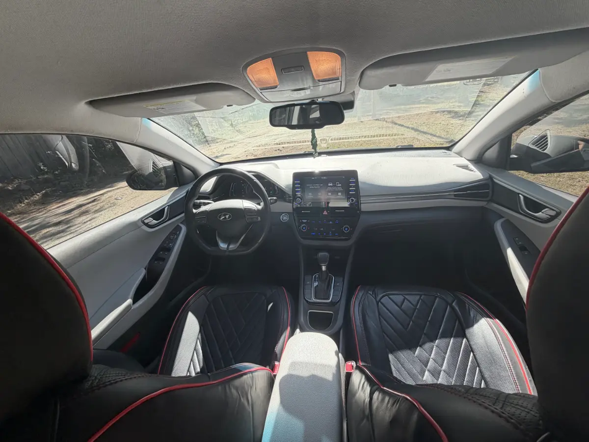 2020 Hyundia Ioniq photo 7