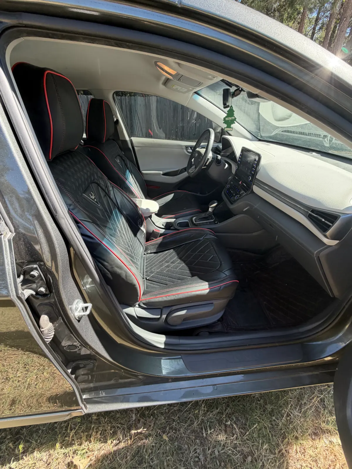 2020 Hyundia Ioniq photo 8