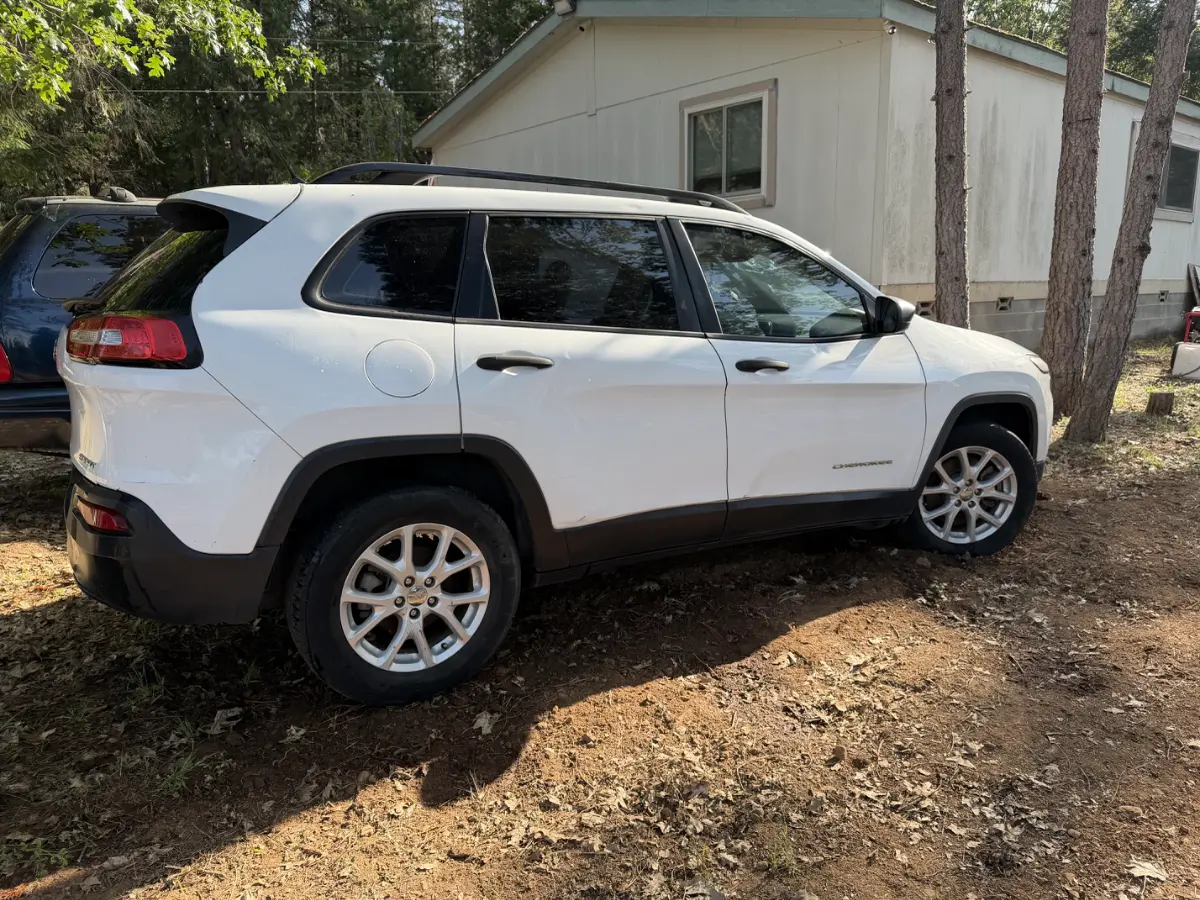 2015 JEEP Cherokee photo 4