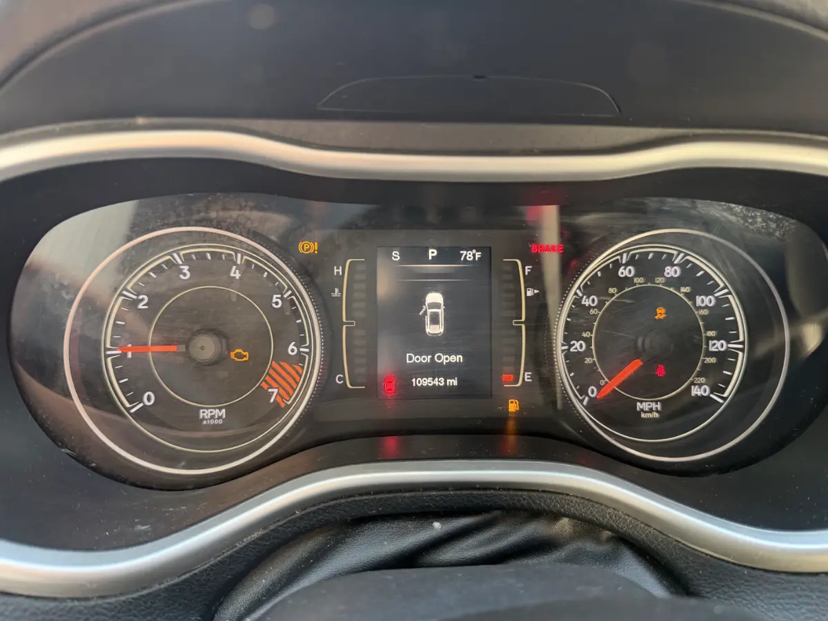 2015 JEEP Cherokee photo 12