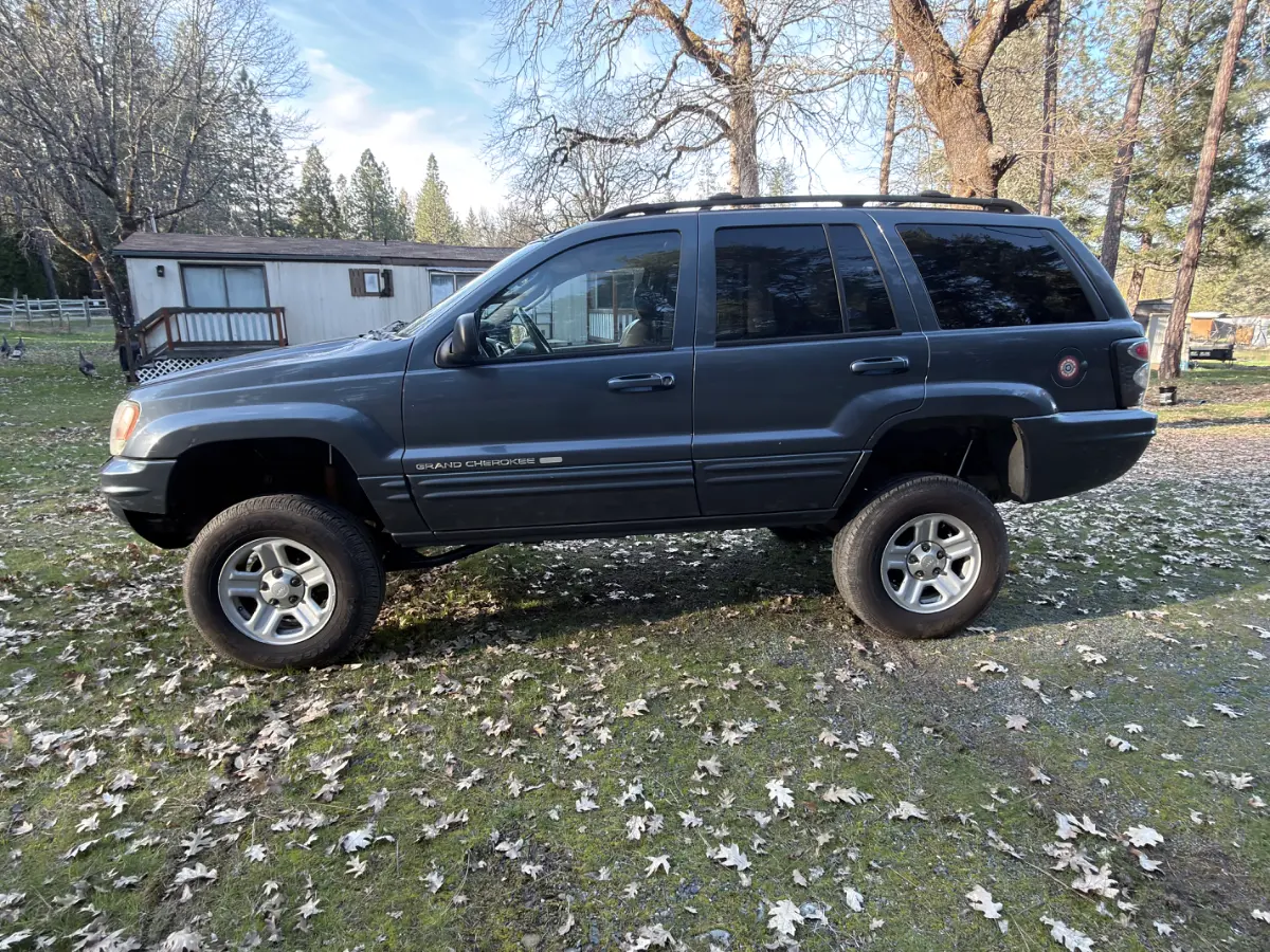 2002 JEEP Grand Cherokee photo 3