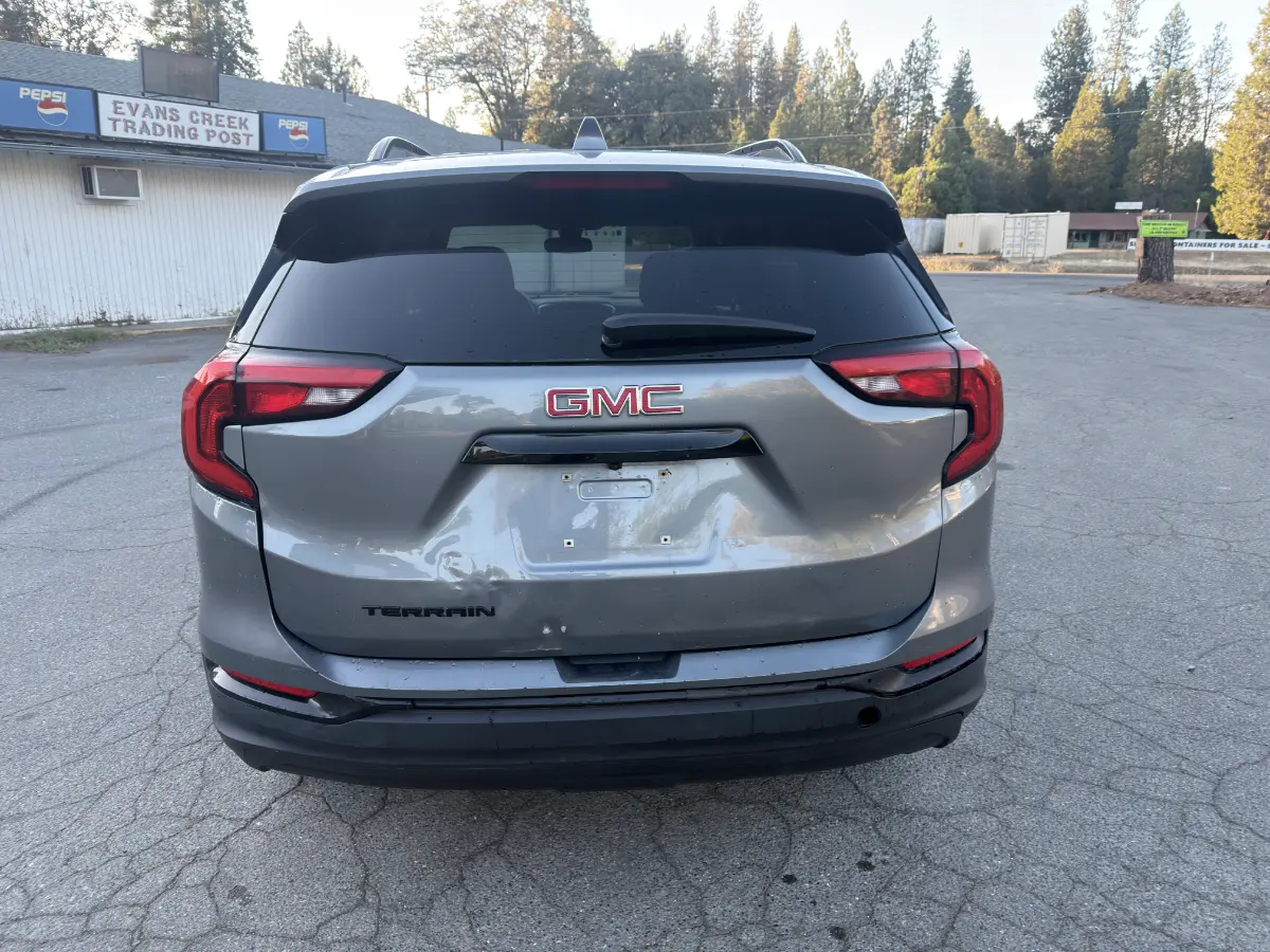 2020 GMC Terrain photo 3