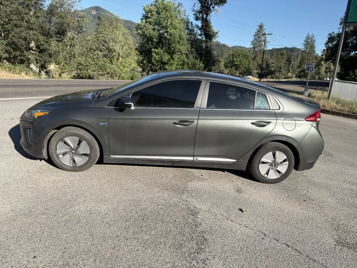 2020 Hyundia Ioniq photo 12